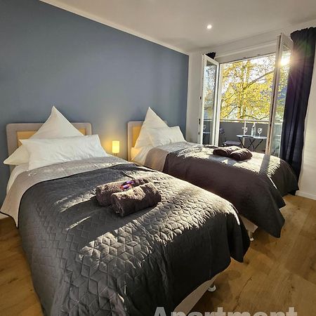Modern Homes - Voll Ausgestatte Wohnung - Balkon - Hotelbetten - 4K Tv - Wlan โมเออร์ส ภายนอก รูปภาพ