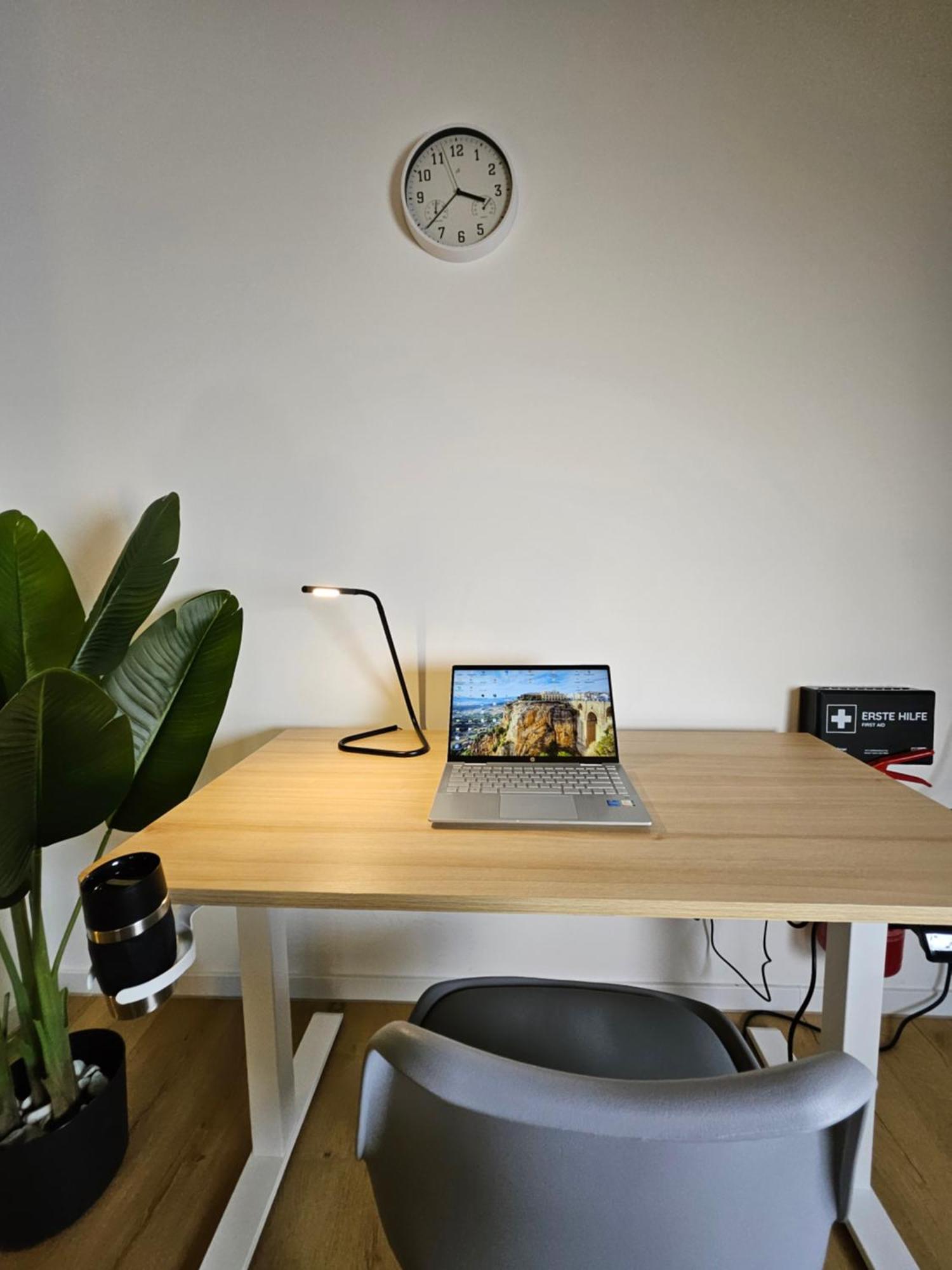 Modern Homes - Voll Ausgestatte Wohnung - Balkon - Hotelbetten - 4K Tv - Wlan โมเออร์ส ภายนอก รูปภาพ
