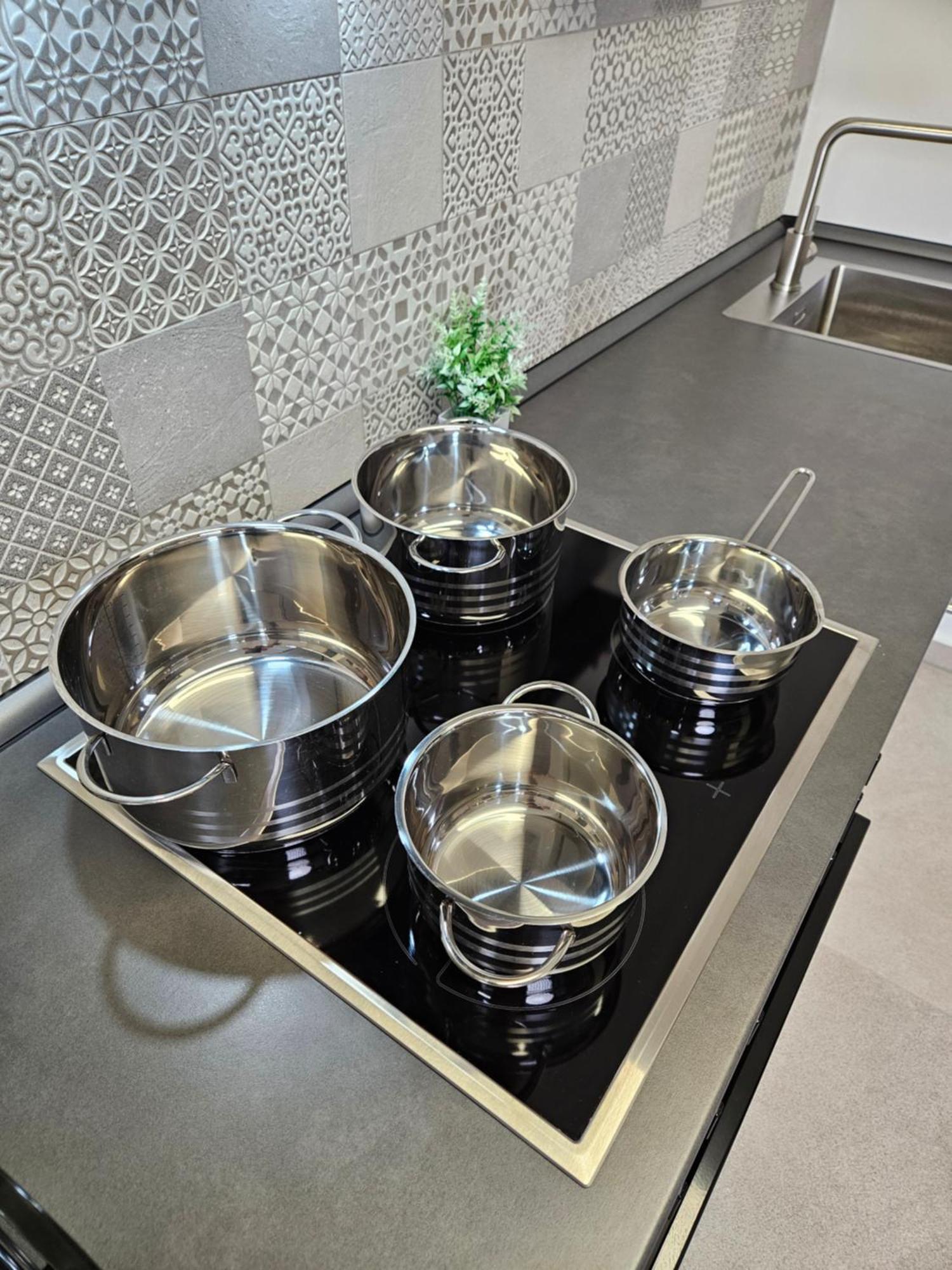 Modern Homes - Voll Ausgestatte Wohnung - Balkon - Hotelbetten - 4K Tv - Wlan โมเออร์ส ภายนอก รูปภาพ
