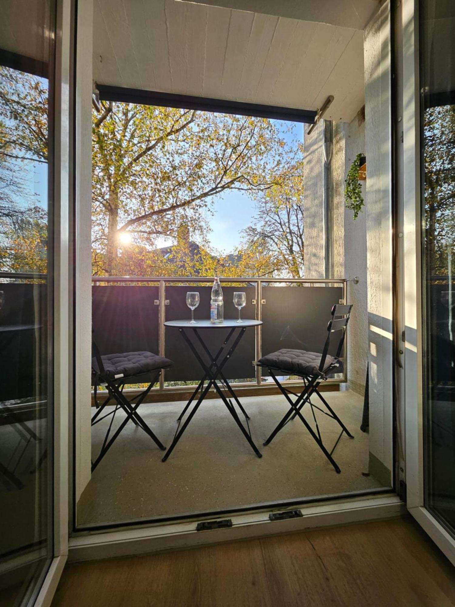Modern Homes - Voll Ausgestatte Wohnung - Balkon - Hotelbetten - 4K Tv - Wlan โมเออร์ส ภายนอก รูปภาพ