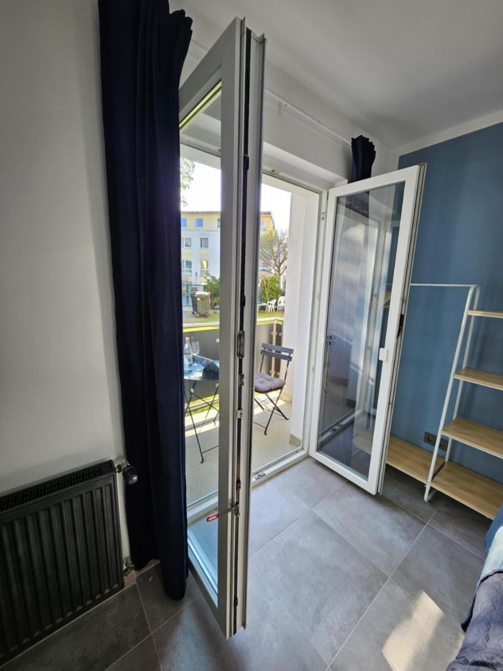 Modern Homes - Voll Ausgestatte Wohnung - Balkon - Hotelbetten - 4K Tv - Wlan โมเออร์ส ภายนอก รูปภาพ