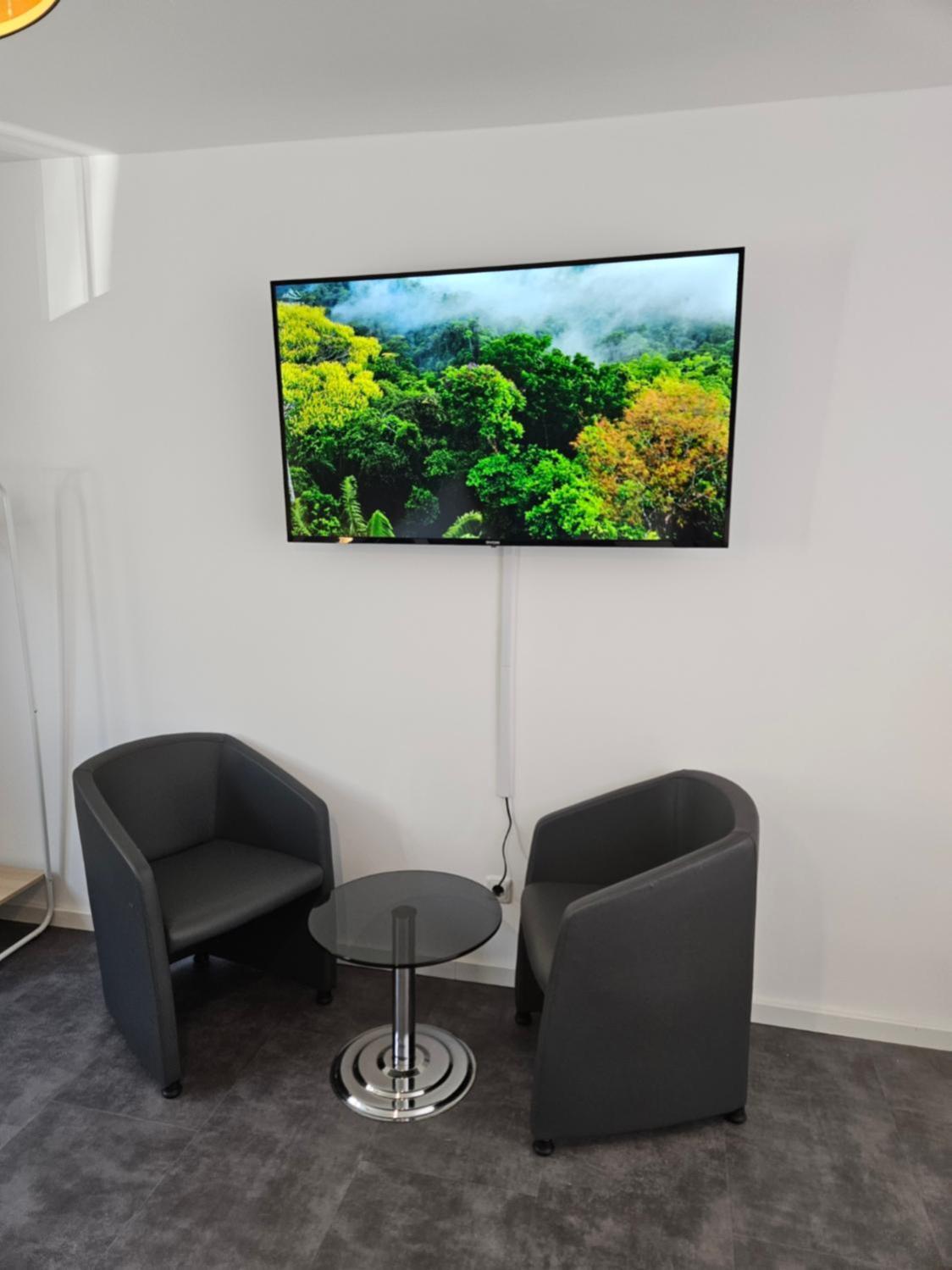 Modern Homes - Voll Ausgestatte Wohnung - Balkon - Hotelbetten - 4K Tv - Wlan โมเออร์ส ภายนอก รูปภาพ