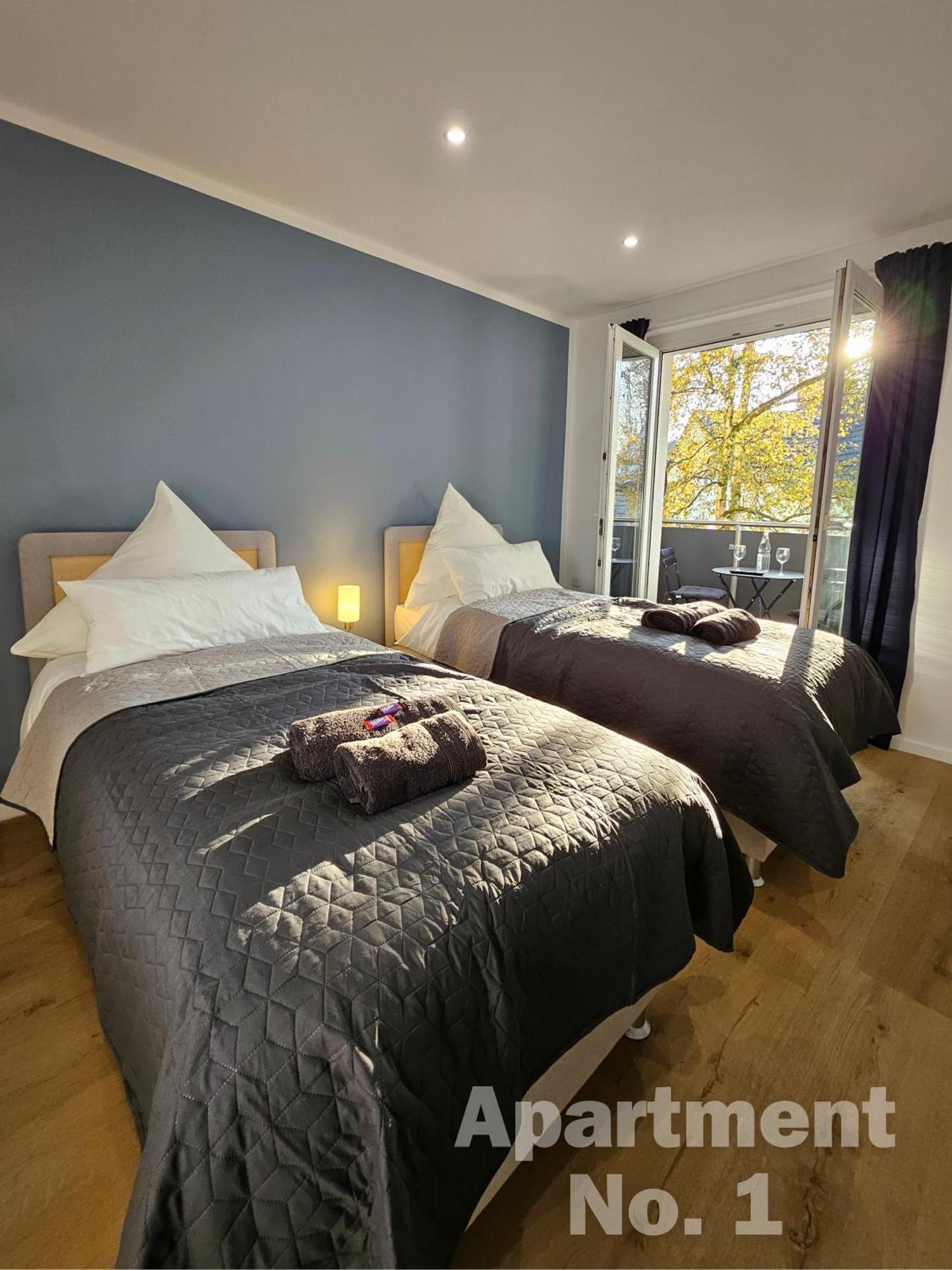 Modern Homes - Voll Ausgestatte Wohnung - Balkon - Hotelbetten - 4K Tv - Wlan โมเออร์ส ภายนอก รูปภาพ