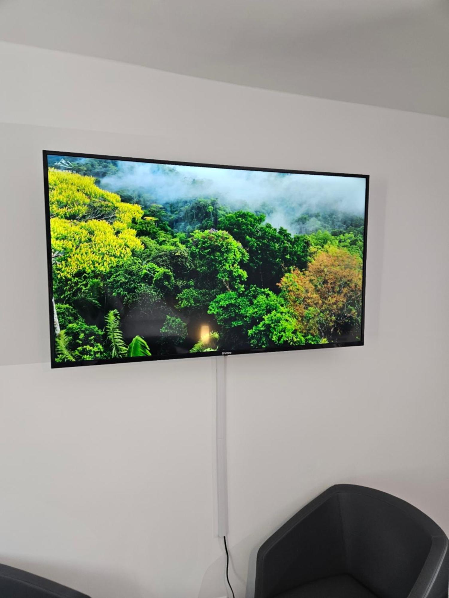 Modern Homes - Voll Ausgestatte Wohnung - Balkon - Hotelbetten - 4K Tv - Wlan โมเออร์ส ภายนอก รูปภาพ